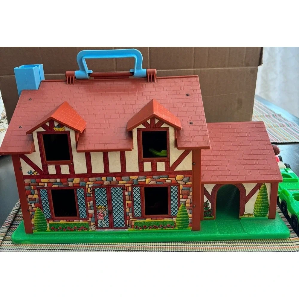 Vintage Fisher-Price Little People Tudor Play Family House 952 with Accessories